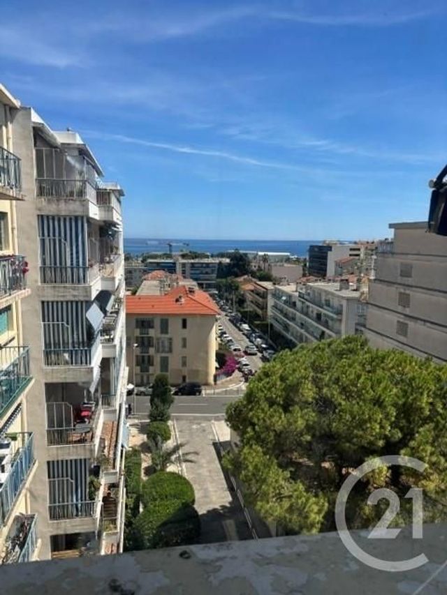 Appartement F3 à louer - 3 pièces - 52.45 m2 - NICE - 06 - PROVENCE-ALPES-COTE-D-AZUR - Century 21 Gilles Bossé Immobilier