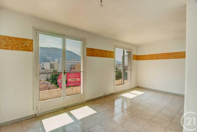 Afficher la photo en grand Appartement F4 à vendre - 4 pièces - 80.45 m2 - NICE - 06 - PROVENCE-ALPES-COTE-D-AZUR - Century 21 Gilles Bossé Immobilier