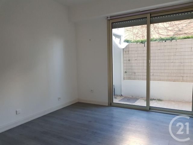 Afficher la photo en grand Appartement F3 à louer - 3 pièces - 97.02 m2 - NICE - 06 - PROVENCE-ALPES-COTE-D-AZUR - Century 21 Gilles Bossé Immobilier