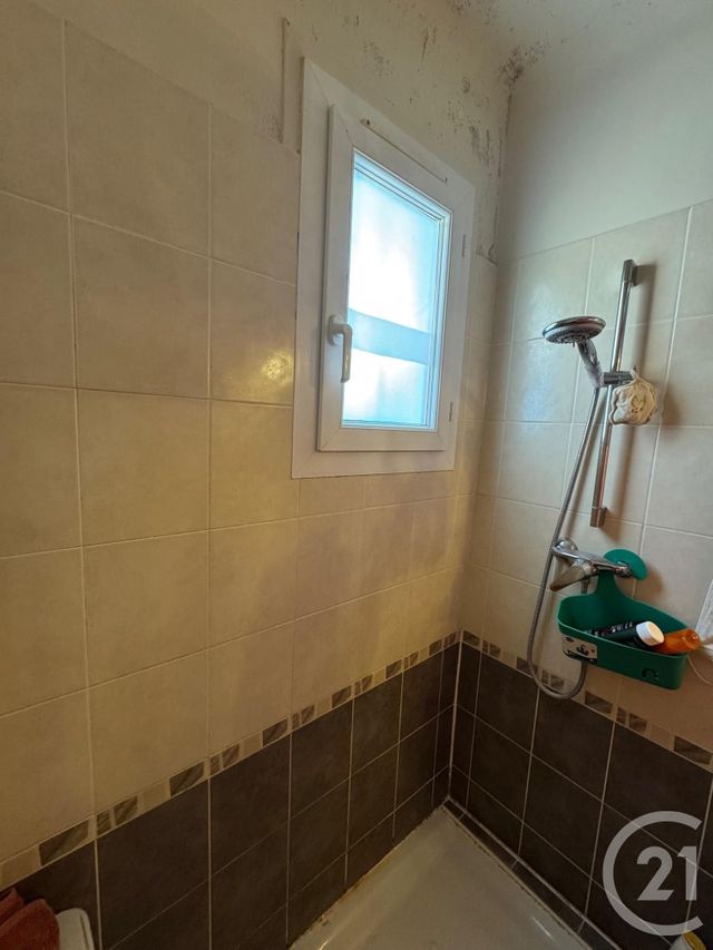 Appartement à louer - 2 pièces - 39.73 m2 - TOURRETTE LEVENS - 06 - PROVENCE-ALPES-COTE-D-AZUR - Century 21 Gilles Bossé Immobilier