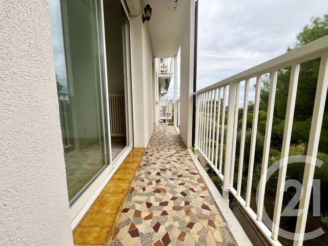 Appartement à vendre - 2 pièces - 44.14 m2 - NICE - 06 - PROVENCE-ALPES-COTE-D-AZUR - Century 21 Gilles Bossé Immobilier